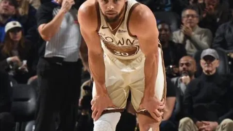 姆巴佩禁区内跌倒，魔笛善意提醒：勿假装受伤